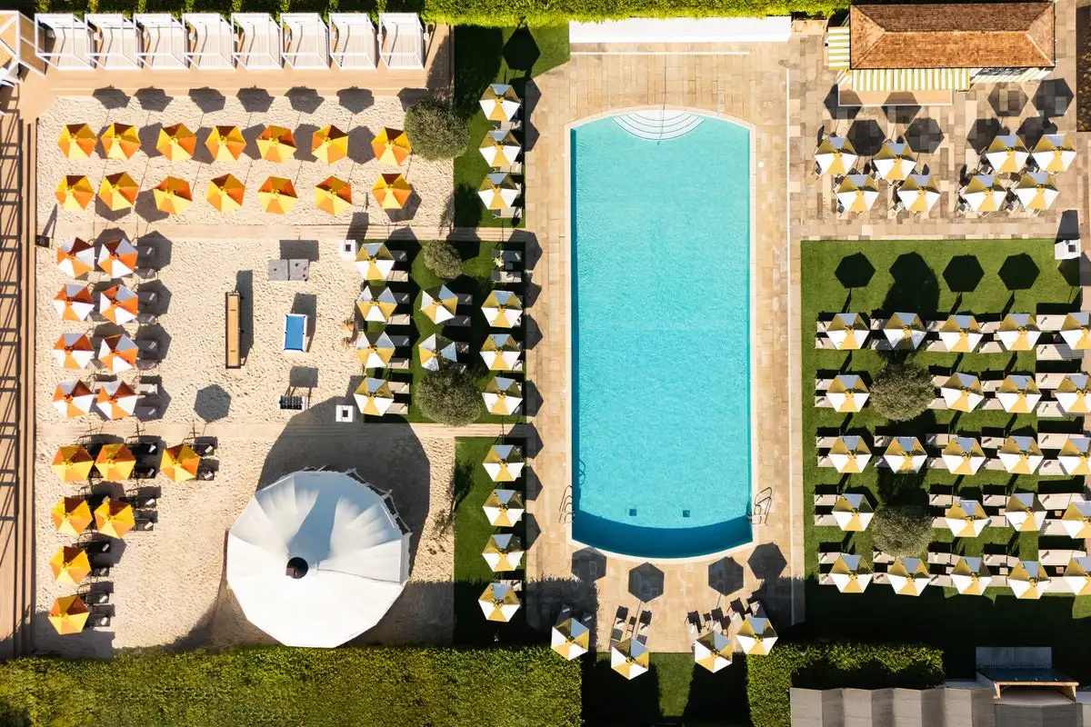 Top hoteluri din Marea Britanie cu piscine impresionante