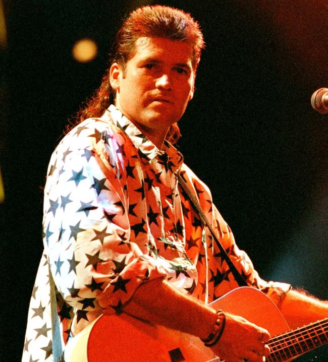 Cyrus fotografiado actuando en Atlanta en 1993.Imágenes Getty
