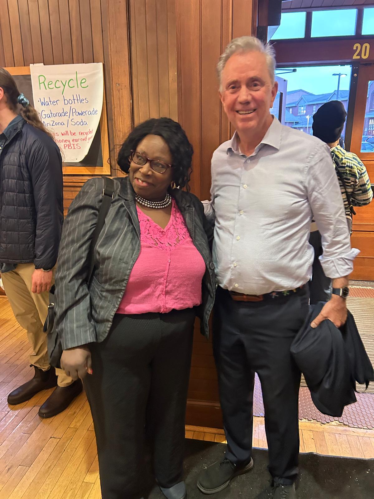 Connectcut govenor Ned Lamond on the left and Jane Kinity founder of Nihri hope for refugees and immigrants
