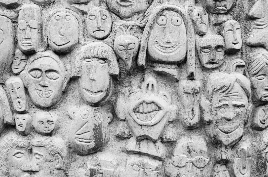 Cultura te poate face biologic mai tânăr