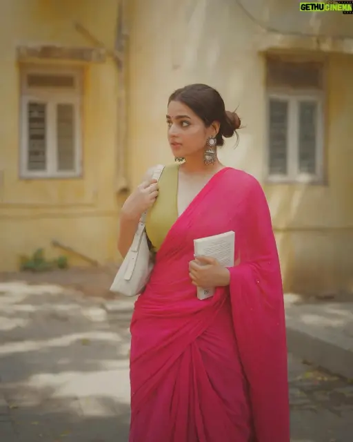 [Image: Ayesha-Khan-9-7i-Rmon5795.webp]