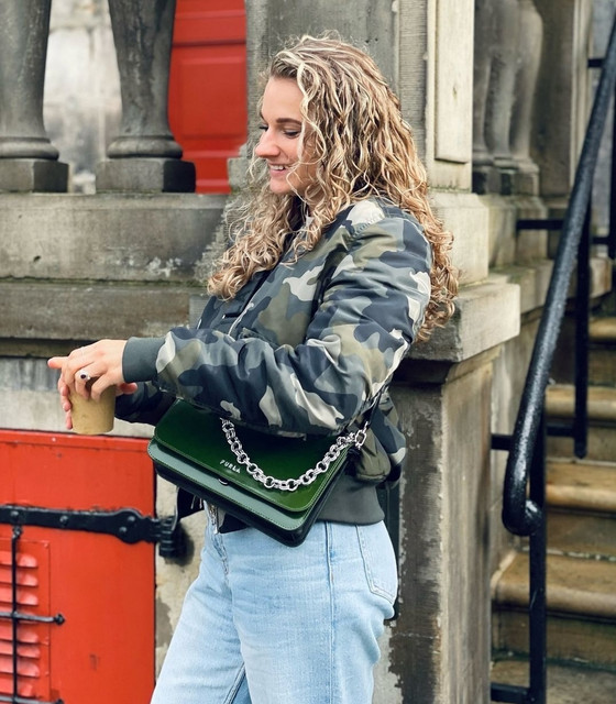 Laura1