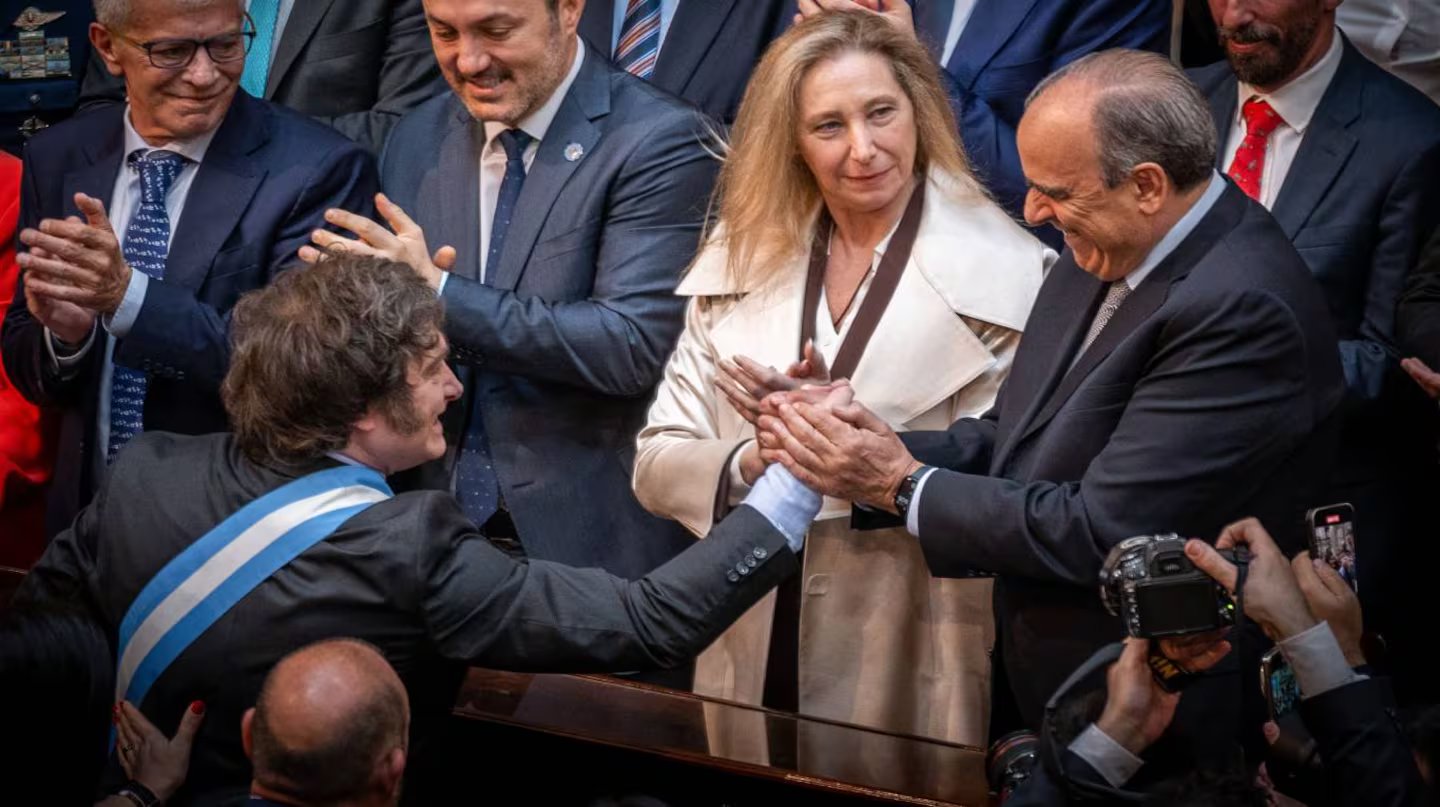 El Gobierno negocia con el peronismo y asegura que conseguirá los votos para aprobar el Presupuesto 2025
