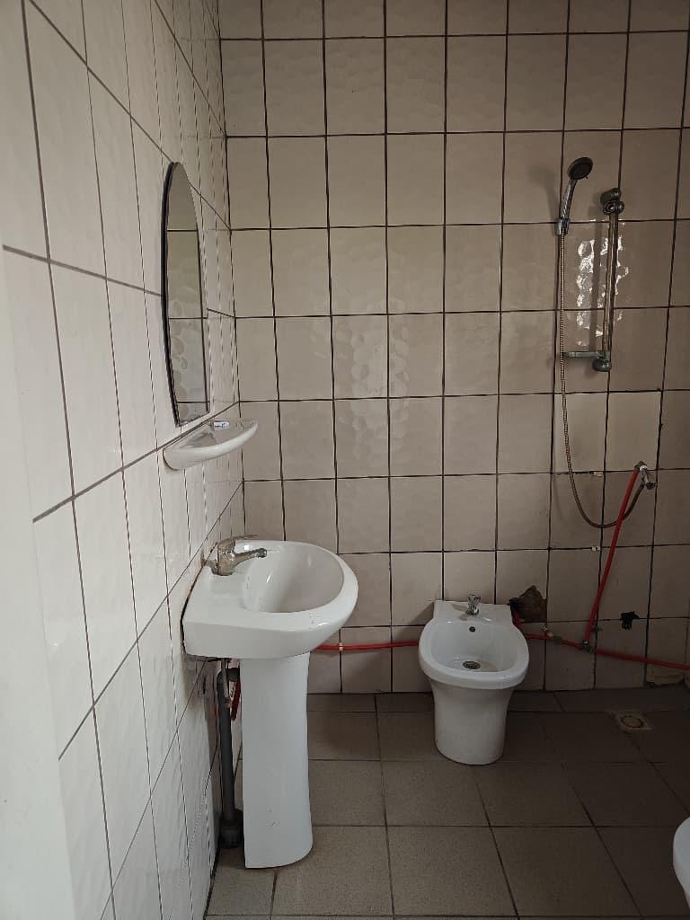 Bureau à louer à Douala - 450000 FCFA/Mois