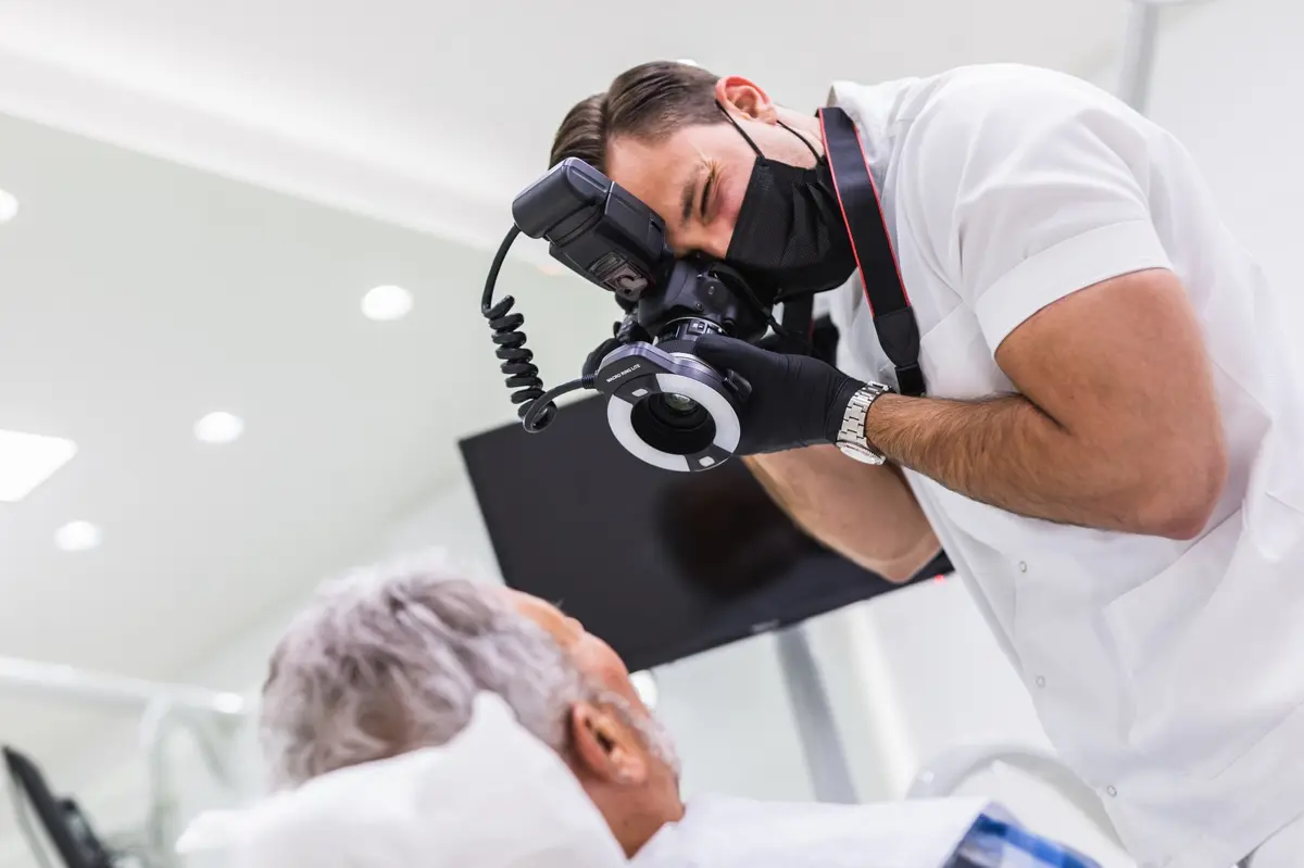 Facial Aging Rate Predicts Cancer Survival
