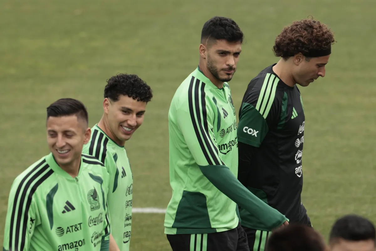 المنتخب المكسيكي يعيد ساعات فاخرة أهداها يوتيوبر أميركي