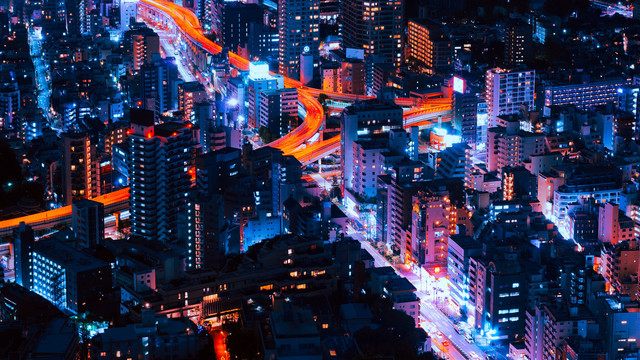 985628