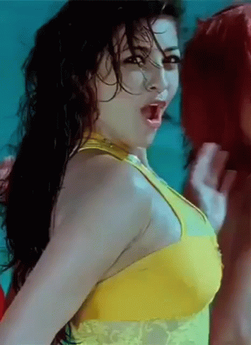 [Image: kajal-agarwal-side-boobs.gif]