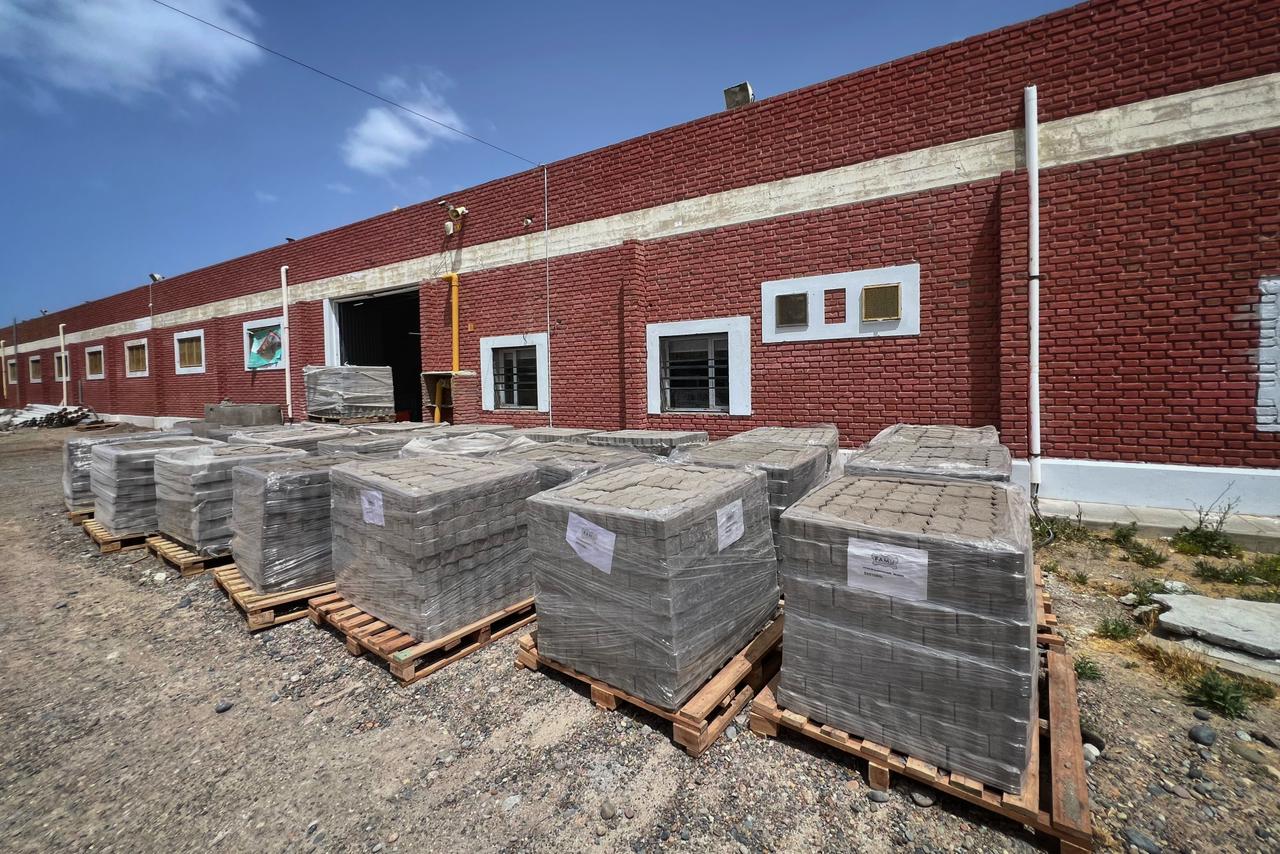 la Municipalidad de Rawson produce 2.000 adoquines diarios