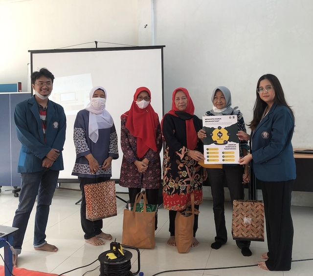 Pemberian-Kenang-kenangan