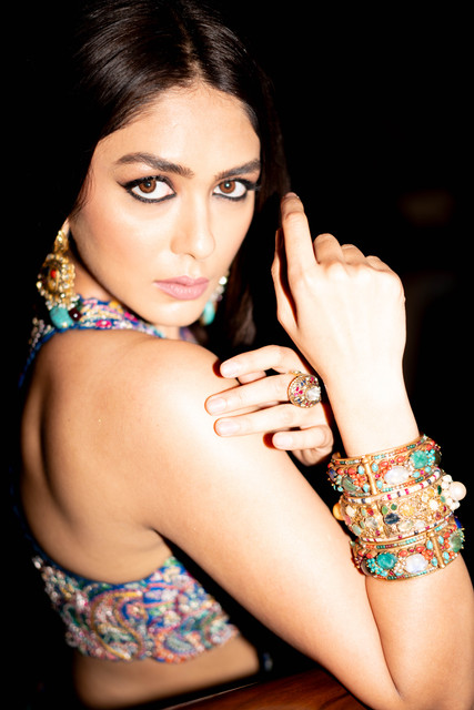 Mrunal-Thakur-17
