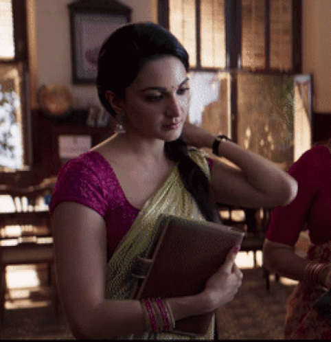 [Image: kiara-advani-saree-drop.gif]