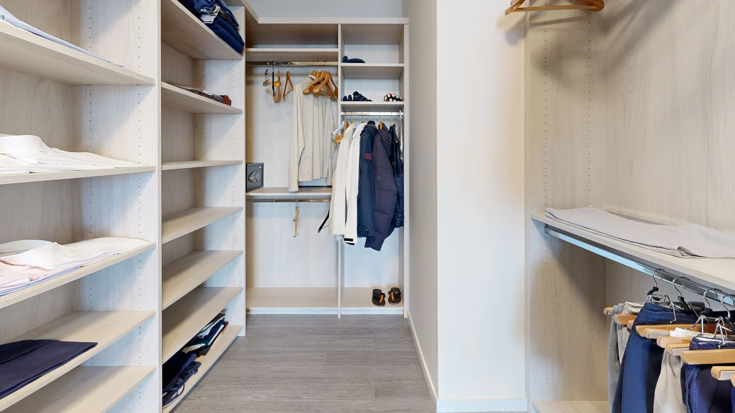 Walk-in Closet