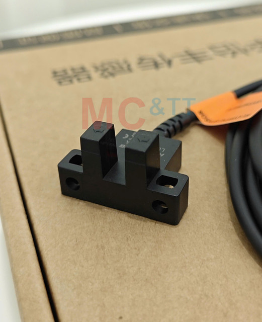 LU671 5NA 2.jpg