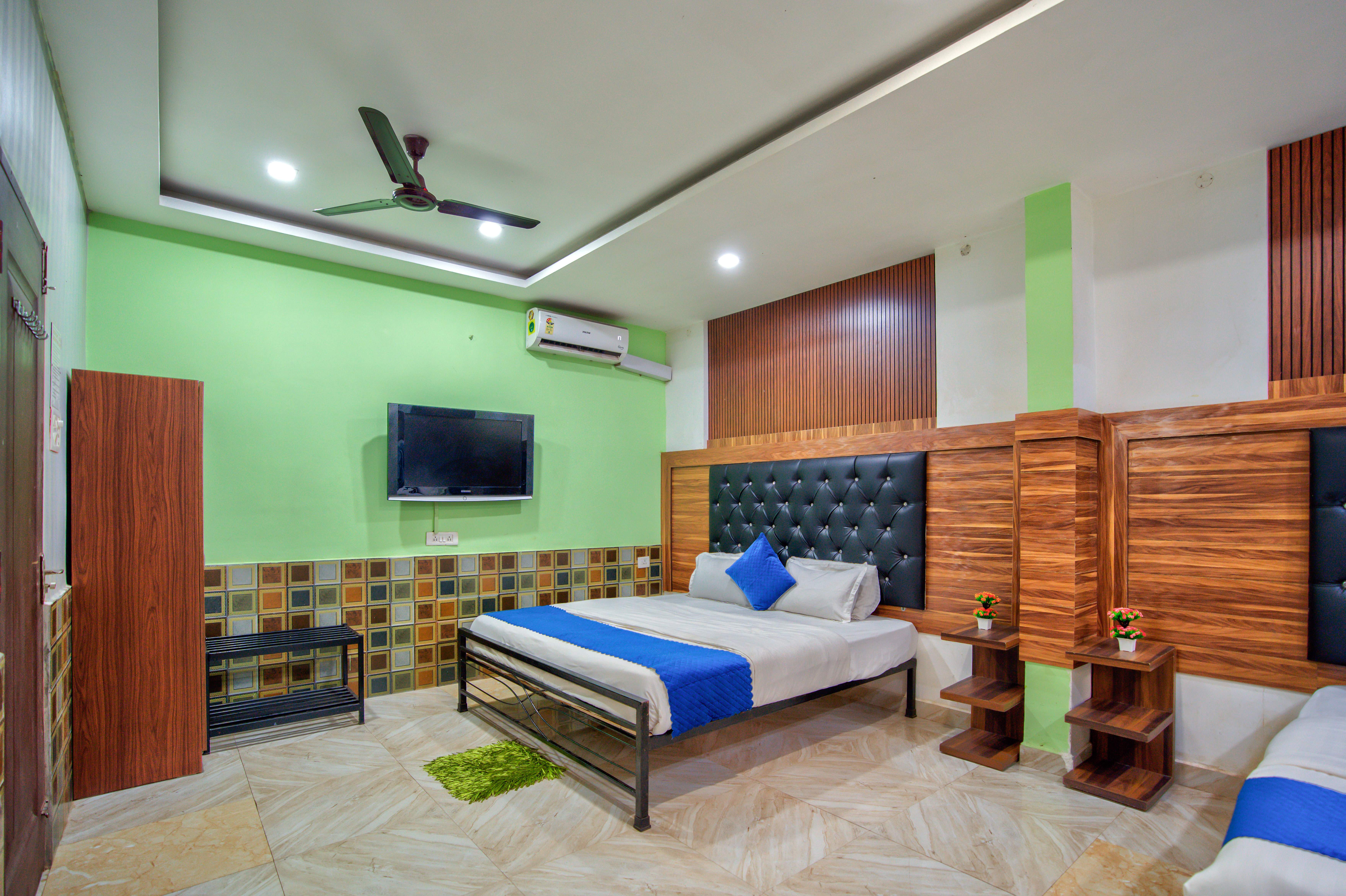 Hotel bright house