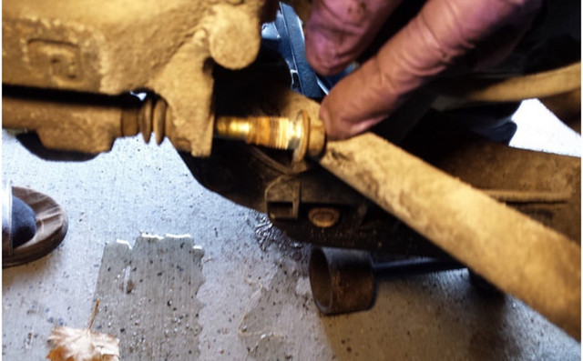 Caliper Bolt 1