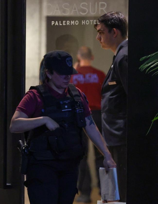 Los primeros en responder acudieron al lugar pero no pudieron reanimar a Payne después de que su cuerpo fue encontrado en el patio del hotel.REUTERS