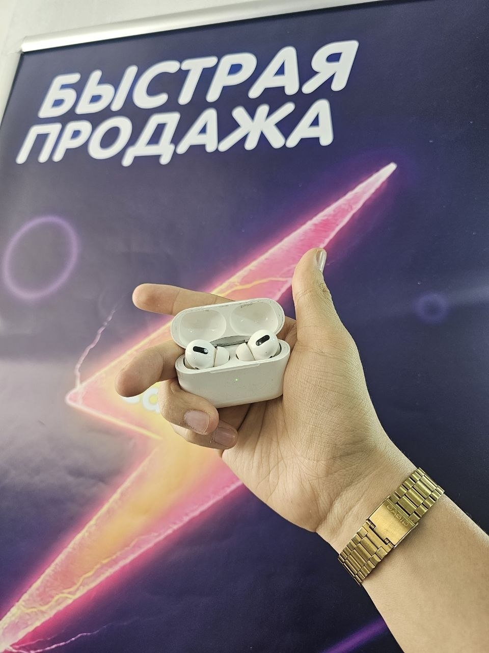 AirPods Pro 1 поколения, белые — компактные беспроводные наушники с активным шумоподавлением