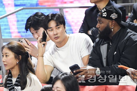 美 매체, 김하성 FA 타자 8위 선정…“좋은 유격수 될것”