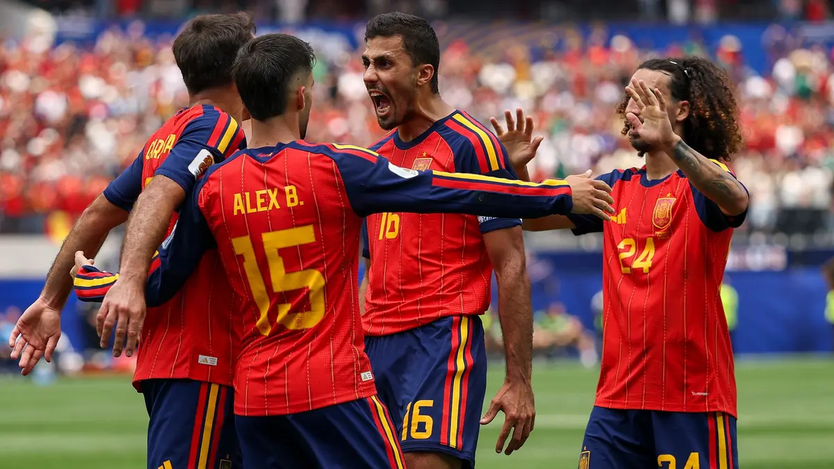 Spain Cruise into World Cup Round of 16