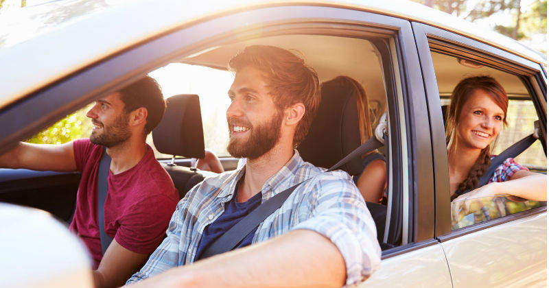 Passatempi divertenti da fare durante un viaggio in automobile