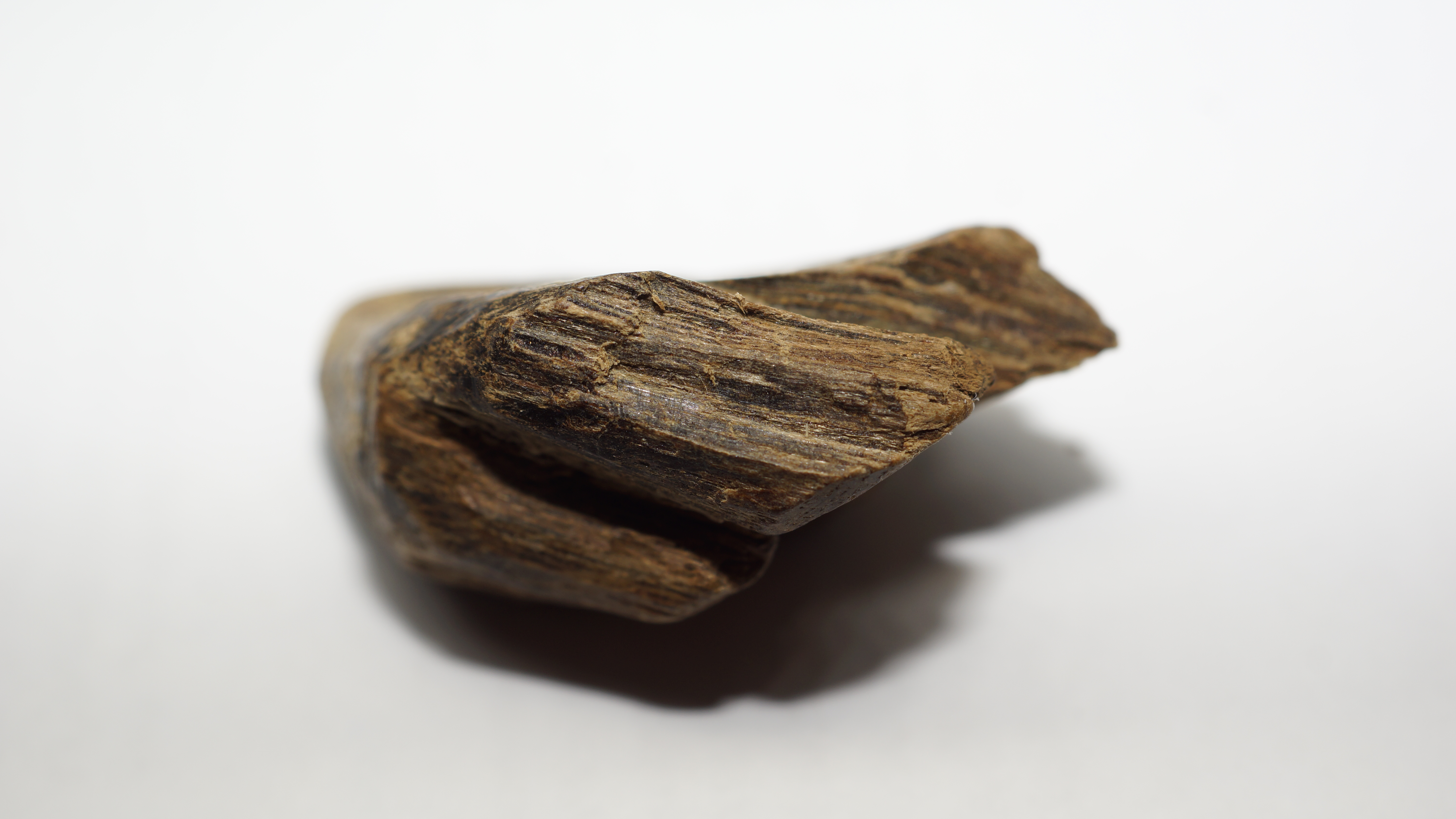 [Ouddict.com] Oud Wood