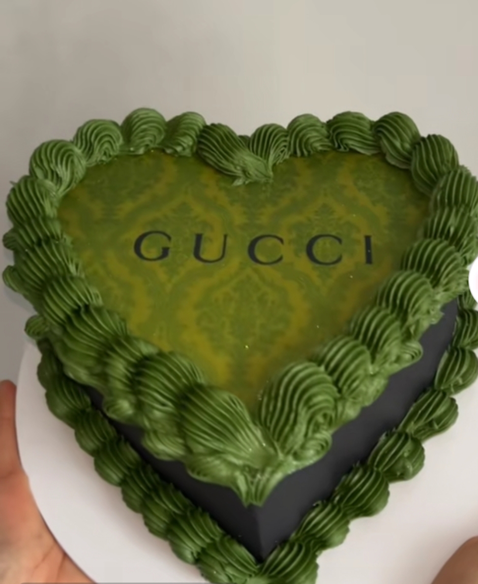 8 half & half Red velvet and cookies and cream filling