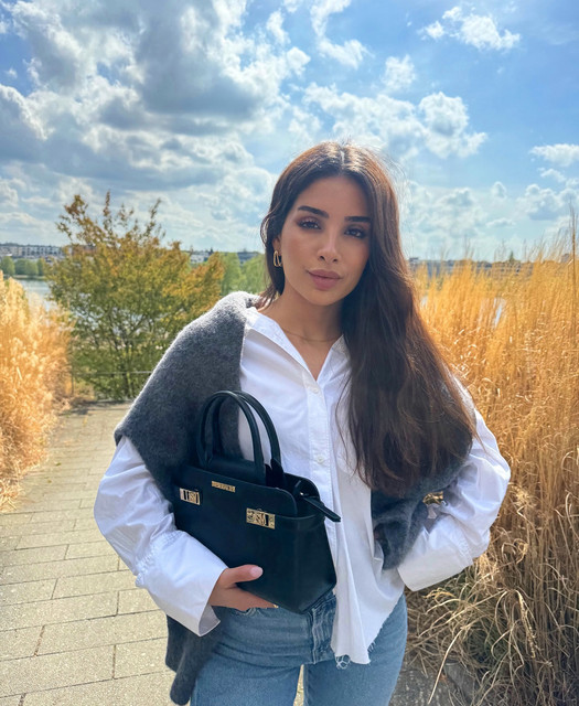 Cemre-Fe-Wallpapers-Insta-Fit-Bio-7.jpg