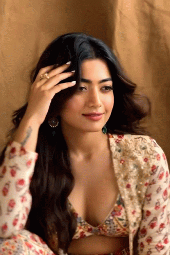 [Image: rashmika-mandanna-hot.gif]