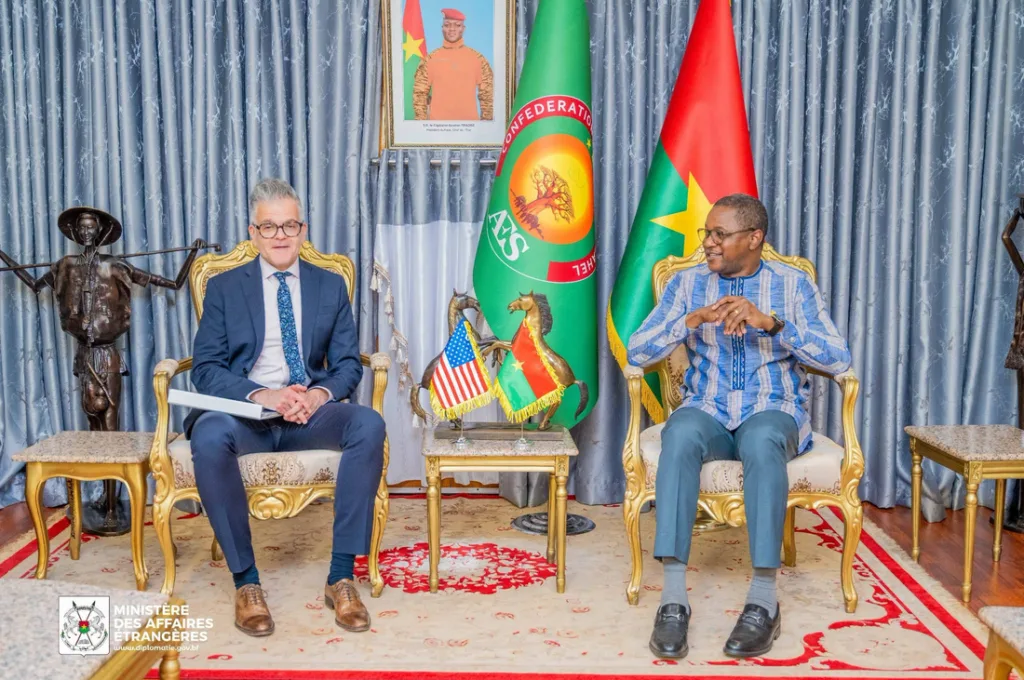 Illustration - Burkina Faso et États-Unis relancent le dialogue, l'AES en embuscade