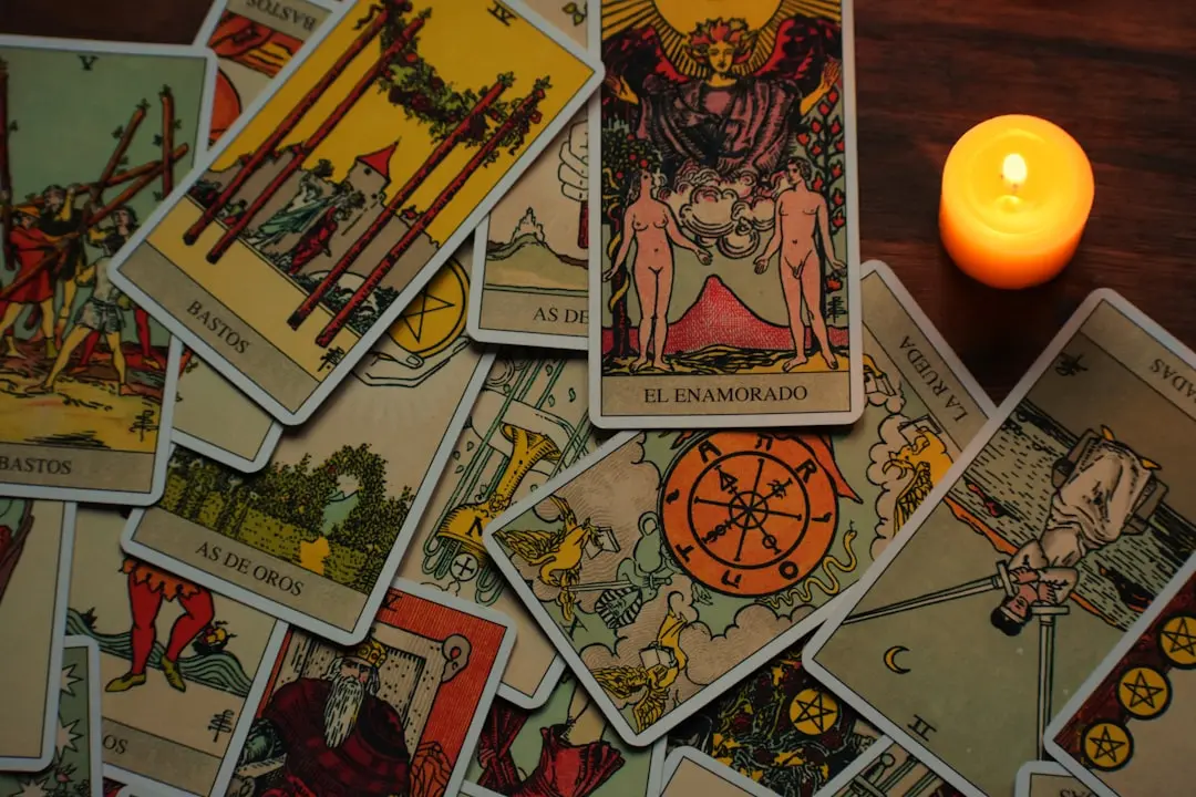 Înțelegerea cărților de tarot inversate