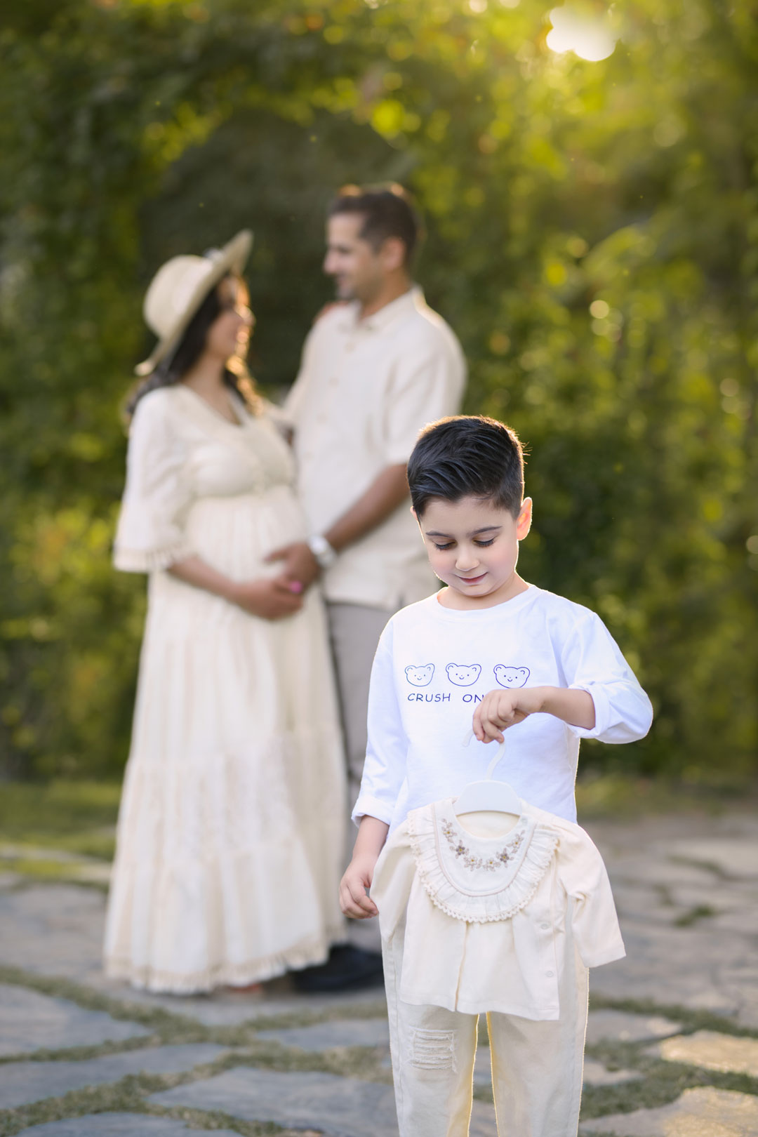 عکاسی کودک در باغ‌های مشهد - لوکیشن نویسا