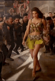 [Image: hot-bollywood-1.gif]
