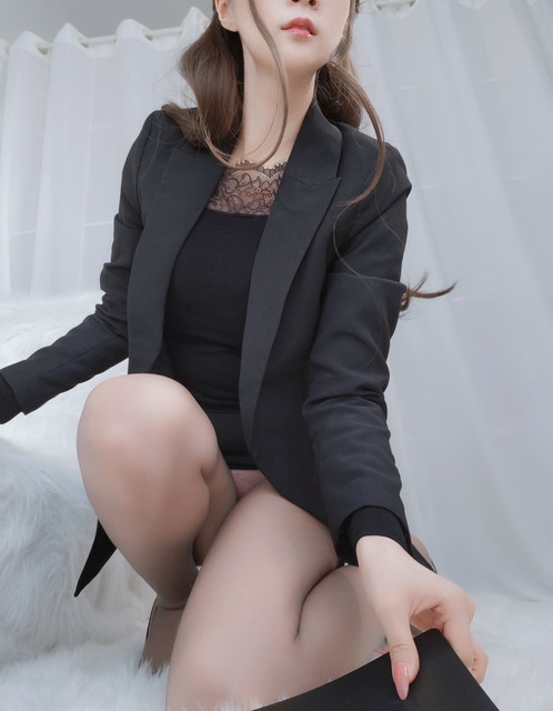 049