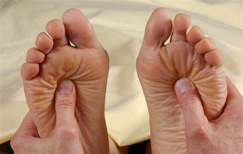 Do You Suspect You Have A Pinched Nerve? – Here Are 6 Common Warning Signs