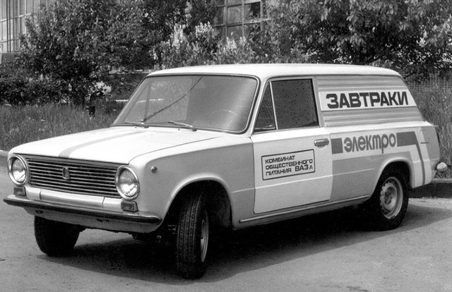 Опытно-промышленная партия из 47 развозных фургонов ВАЗ-2801 была выпущена в 1980-1981 годах. Машины эксплуатировались в Тольятти, на автокомбинате Москвы, а также на Украине. Конструкция модели отличалась от предыдущих прототипов тем, что вес никель-цинковых аккумуляторных батарей воспринимал не несущий кузов, а встроенная специальная алюминиевая рама. Бампера конструкторы позаимствовали у ВАЗ-21011. Над бампером располагался технический люк, еще один люк находился на месте задней правой двери для доступа к аккумуляторам.

Результаты эксплуатации автомобилей показали, что их использование - не целесообразно, т.к. они имеют малый запас хода, отсутствие необходимого количества зарядных станций, большой вес батарей, высокую стоимость электрооборудования и т.д.

В настоящее время на Украине осталось по меньшей мере два экземпляра модели ВАЗ-2801. Многие их детали заменены, установлены обычные карбюраторные моторы, ликвидировано исходное электрообуродование, однако во многом свой первоначальный внешний вид автомобили сохранили.
На данной странице указана информация о концепт-каре ВАЗ-2801, не являющемся серийной моделью.