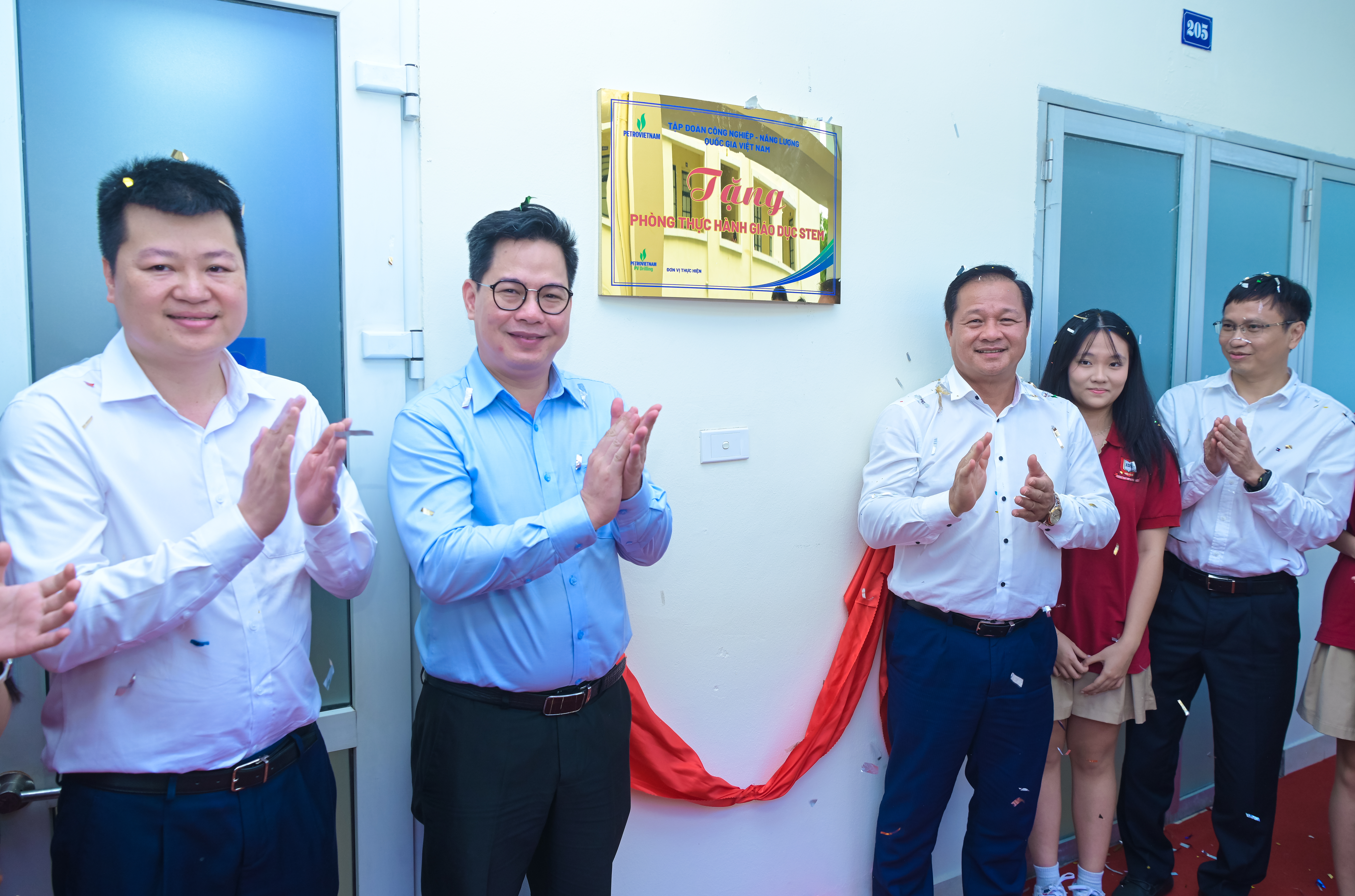Lễ khánh thành phòng STEM HES 8
