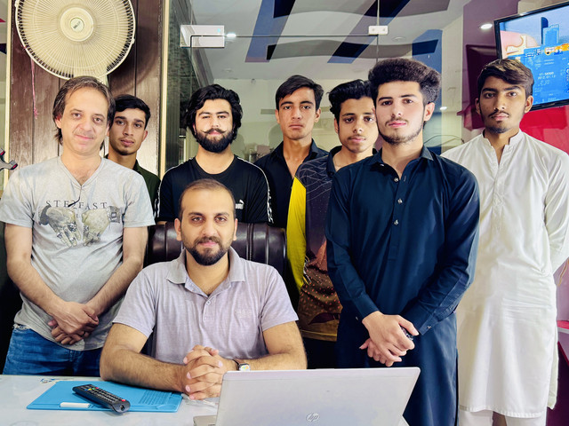 Mobile Repairing Course i Smart Training Institute (19).jpg