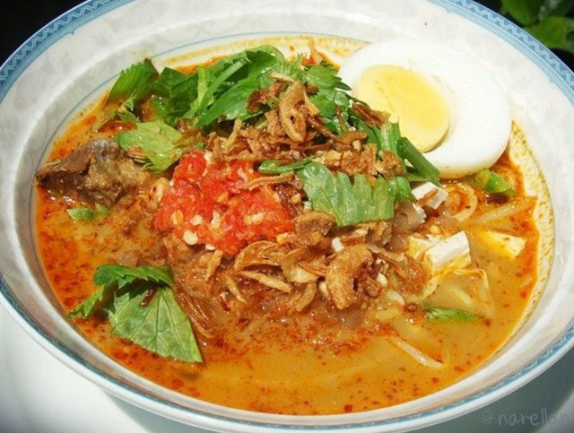 ก๋วยเตี๋ยวแขก(ก๋วยเตี๋ยวแกง) 1 ชาม กี่แคล? | ข้อมูลโภชนาการ จำนวนแคลอรี่ และสารอาหาร