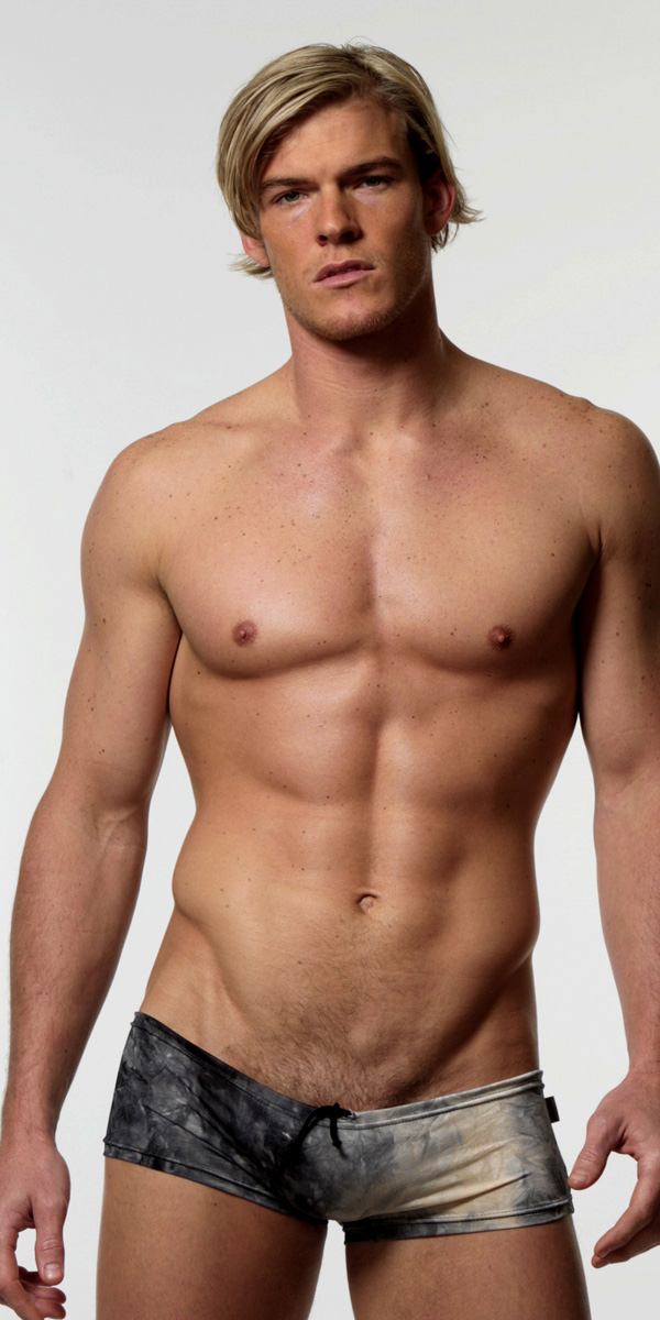 Alan-Ritchson428.jpg