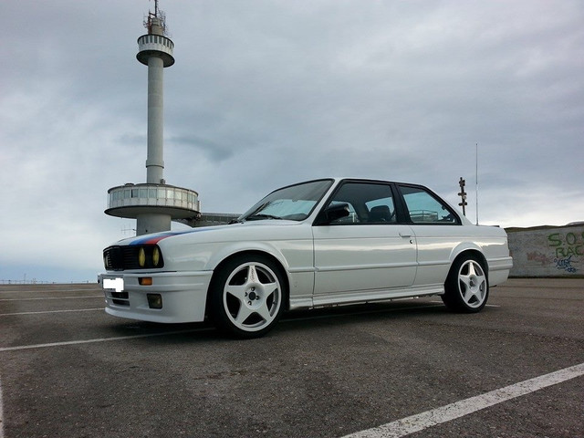 323i