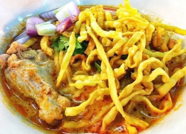ข้าวซอยไก่ 1 ชาม กี่แคล? | ข้อมูลโภชนาการ จำนวนแคลอรี่ และสารอาหาร