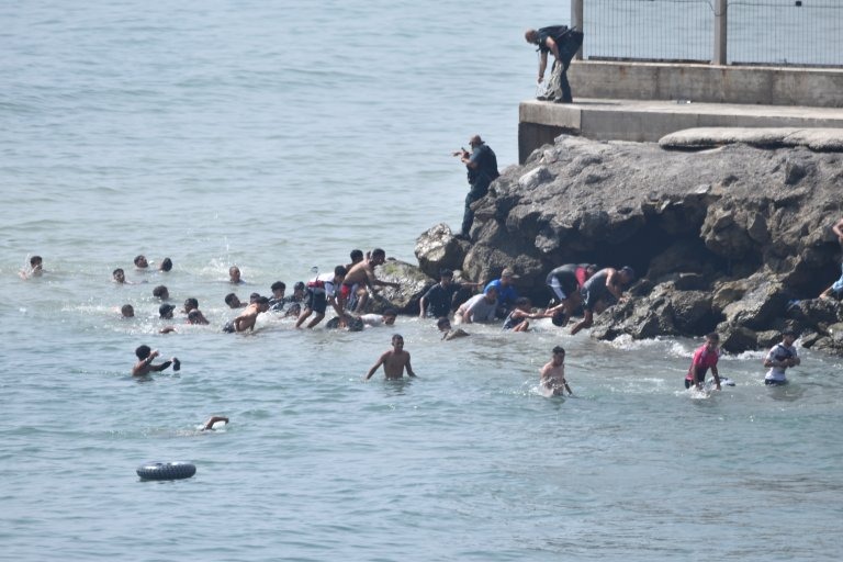 Illustration - Maroc : à Ceuta, des milliers de jeunes traversent à la nage vers l’Europe