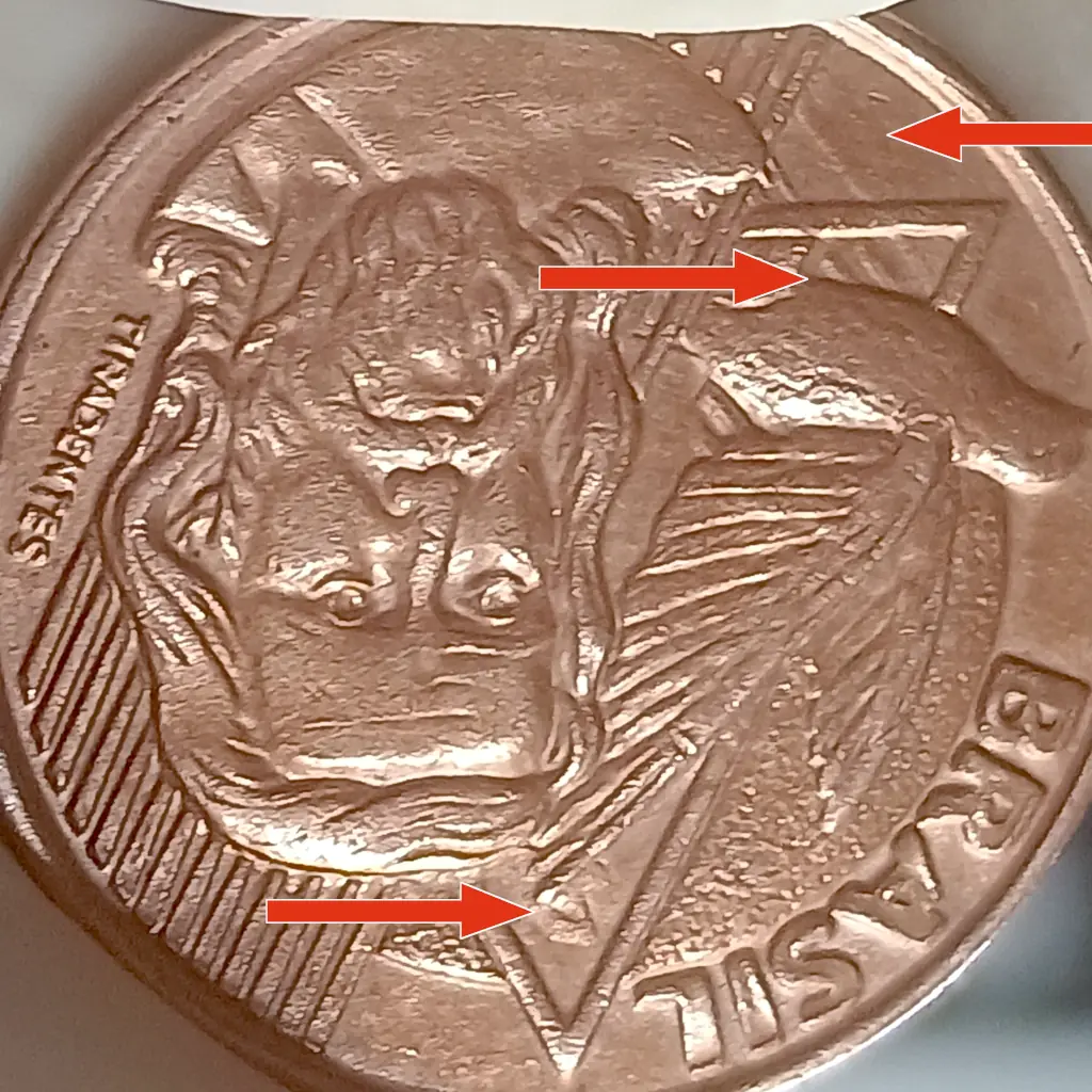 Moeda de 5 Centavos 2004 com Erro de Reverso Invertido e Cunho Marcado A/R Soberba | KM# 648