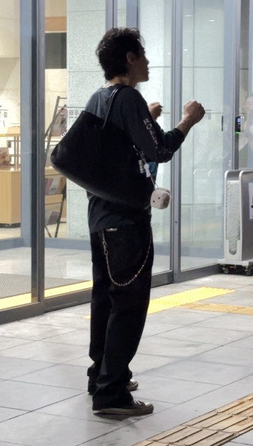 HN1o J5b AAEDRT5.jpg