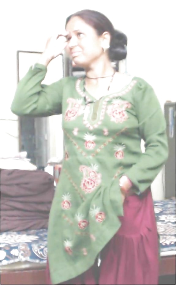 Desi-Aunty-Monika-RND-001.jpg