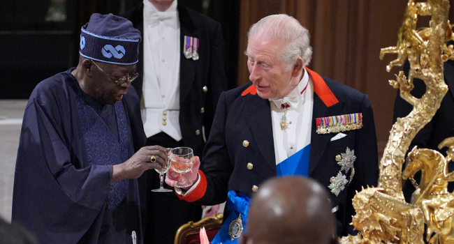 Illustration - Tinubu à Windsor Castle : King Charles toast "Naija No Dey Carry Last", et 21 milliards de dollars de la diaspora qui regardent de loin