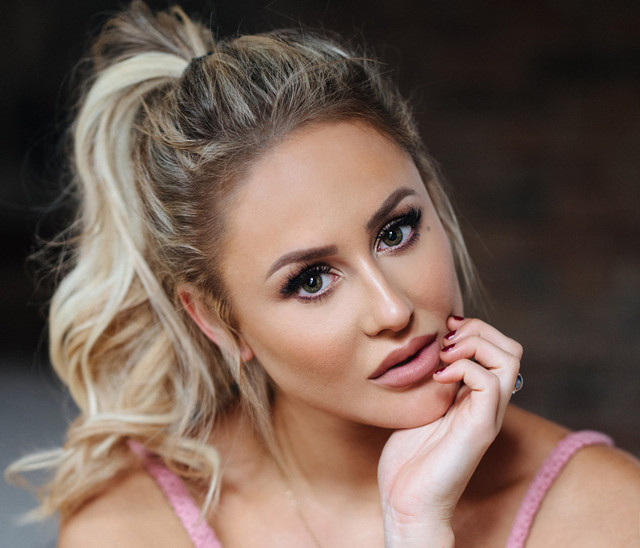Elodie-Routhier-Wallpapers-Insta-Fit-Bio-1.jpg
