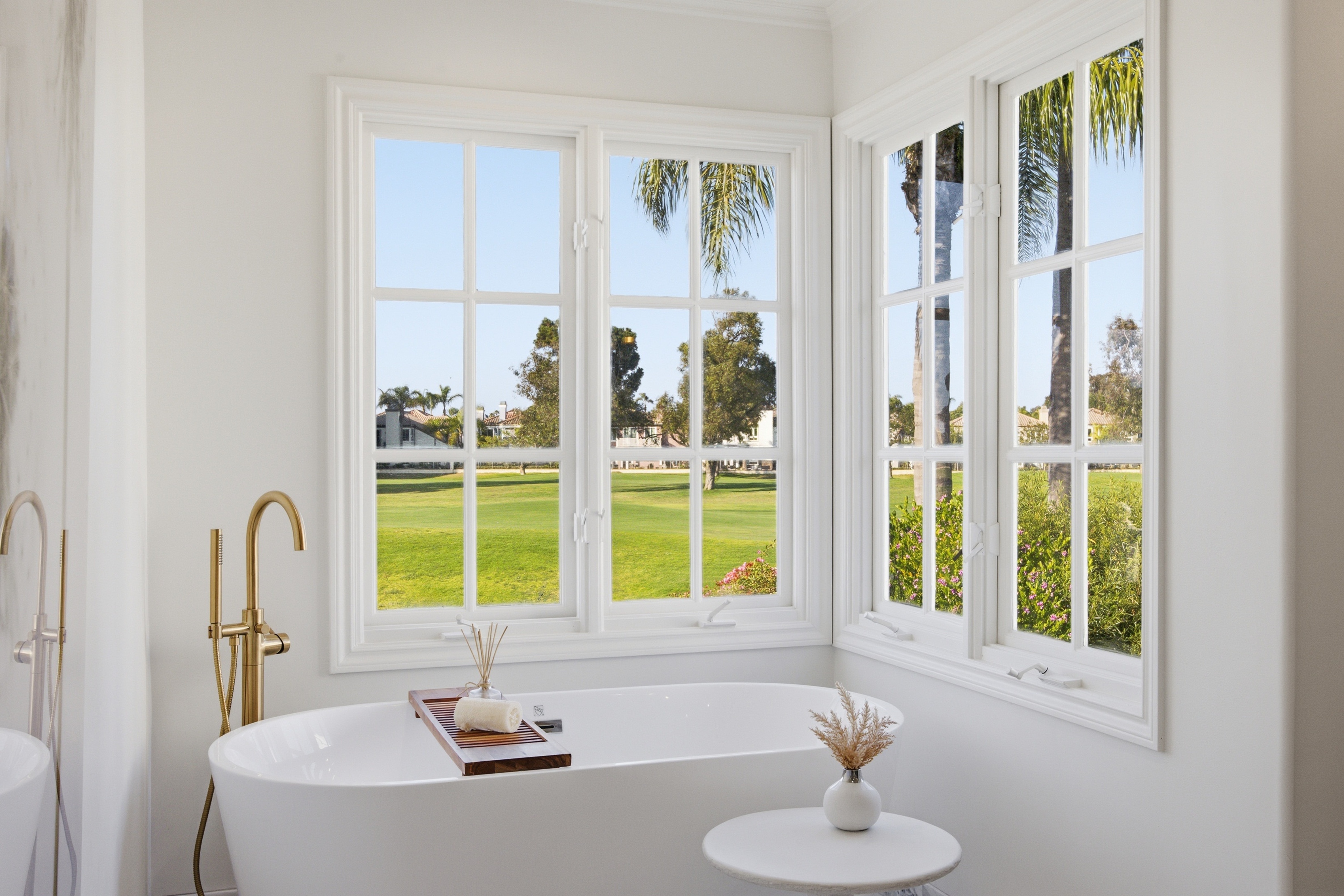 Primary bath tub