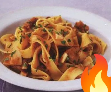 Постер Паста паппарделле (лирокая лапша) со свининой и печеным чесноком